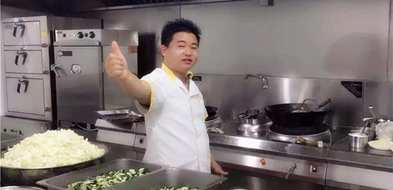 鼎之阳后厨进行中...